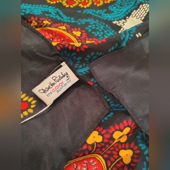 Diane Von Furstenberg XLarge Paisley & 💯 Silk Scarf Plaid Scarf NWT - Picture 15 of 16
